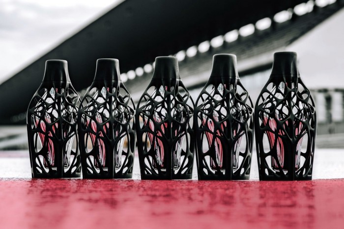 Az orruknál fogva vezeti a rajongókat a Forma-1