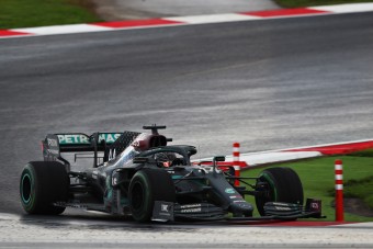 F1: Kaotikus győzelmet aratott és világbajnok lett Hamilton Törökországban