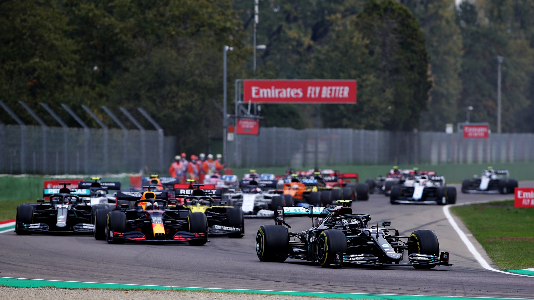 F1: Hamilton nyert Imolában, a Mercedes újra bajnok lett 1