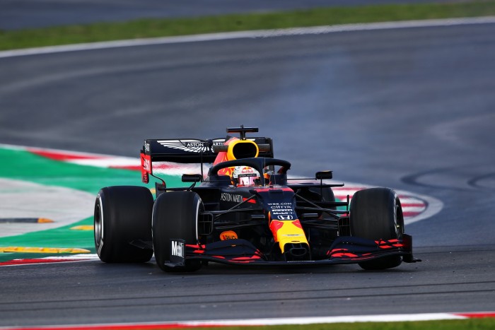 Beismerte hibáját a Forma-1 gumiszállítója