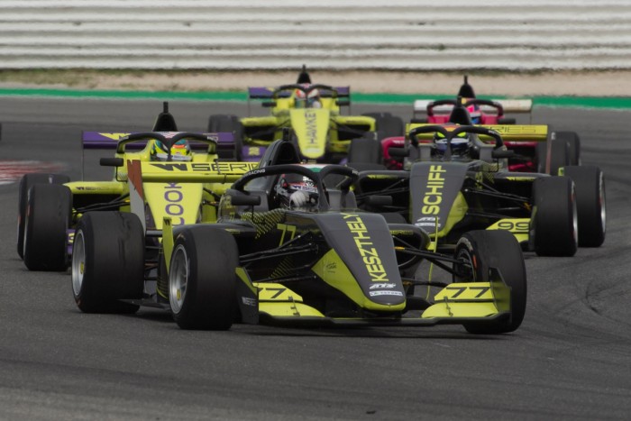 F1: Tárt karokkal várják a női mezőnyt Szaúd-Arábiában 4