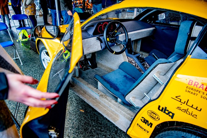 Szemétből építettek működő villanyautót 1 | Vezess Szemétből építettek működő villanyautót 1