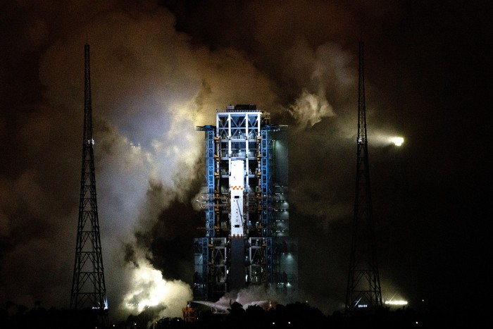 Kína elindult, hogy megfúrja a Holdat