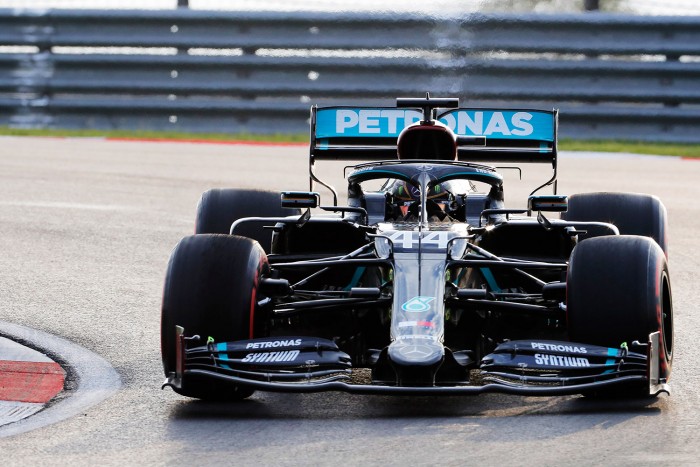 F1: Hamilton leszarozta a csúszós török aszfaltot