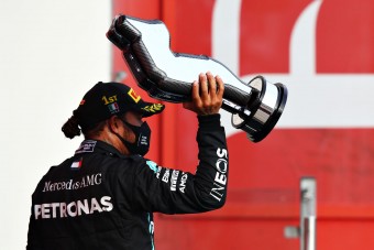 F1: Eltörték Hamilton gyémántos trófeáját?