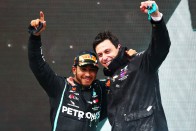 F1: Hamilton aláírt, de van egy nagy meglepetés 2