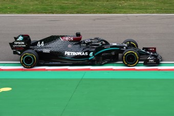 F1: Hamilton nyert Imolában, a Mercedes újra bajnok lett