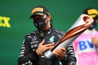 F1: Hamilton aláírt, de van egy nagy meglepetés 1