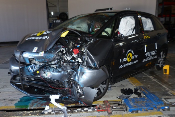 Jól vigyáz utasaira a városi hibrid 9