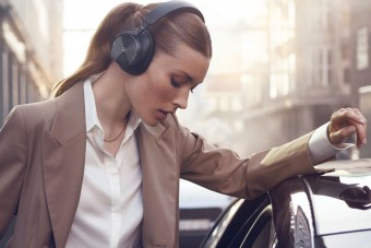 A Bang & Olufsen vezeték nélküli fejhallgatója maga a megtestesült luxus