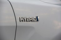 Ez a hibrid Toyota jobb vétel a Priusnál? 87