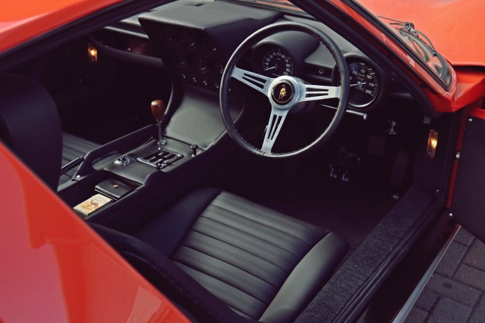 Az első jobbkormányos Lamborghini Miura 7