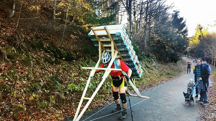 256 kilogramm sörrel mászott hegyet a cseh férfi 1 | Vezess 256 kilogramm sörrel mászott hegyet a cseh férfi 1