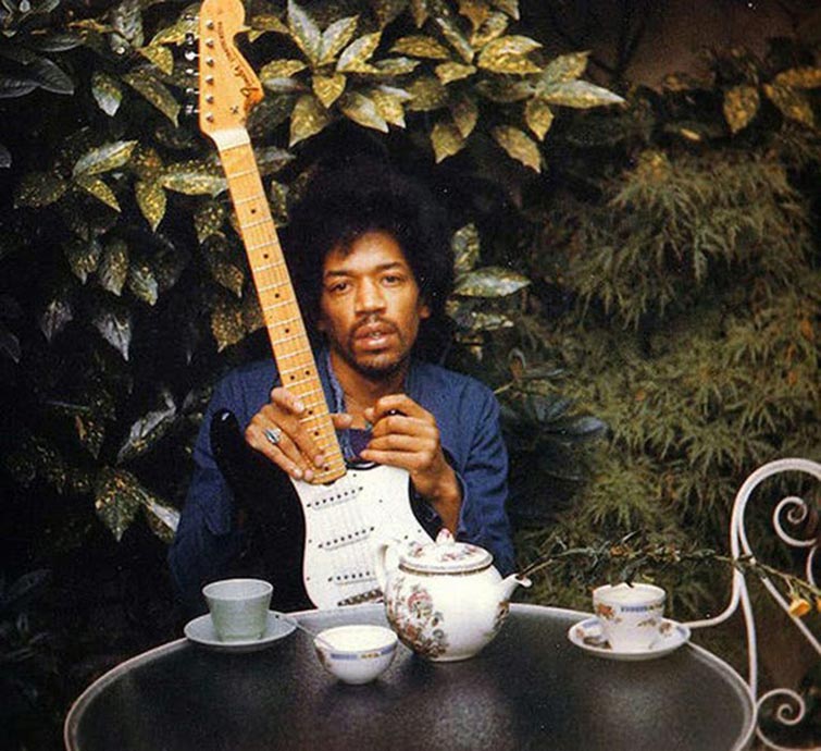 Hárommilliós gitárokkal emlékezik Jimi Hendrixre a Gibson 1 | Vezess Hárommilliós gitárokkal emlékezik Jimi Hendrixre a Gibson 1