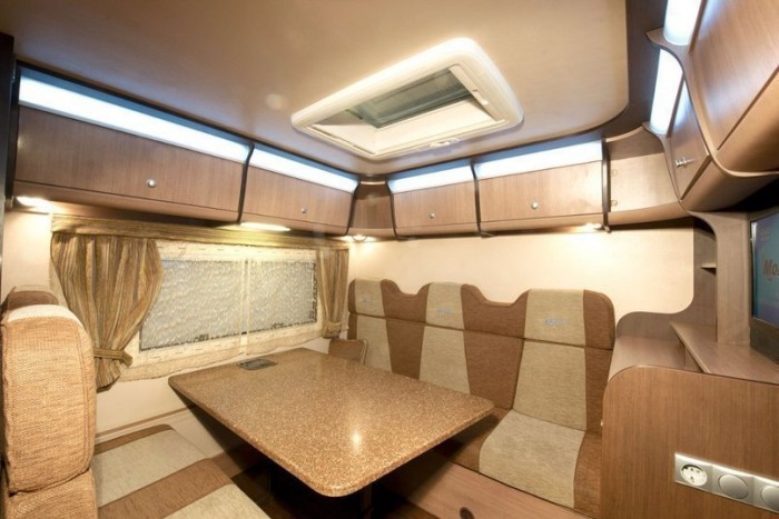 Off-road Kamaz lakóteherautó téli kirándulásokhoz 1