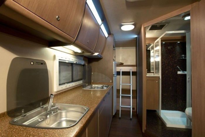 Off-road Kamaz lakóteherautó téli kirándulásokhoz 2