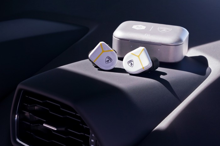 Ez az elit füles szó szerint a fejhallgatók Lamborghinije 3