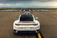 A 911 Turbo S-hez már jó, ha van egy kifutópálya 51