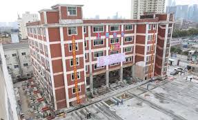 Szó szerint elsétált egy hatalmas épület Kínában 1