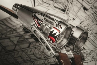 Vadászgép ihlette a formabontó luxusórát