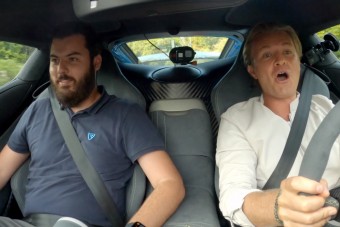 Ilyen az, ha egy 1888 lóerős szörnyeteggel találkozik Nico Rosberg