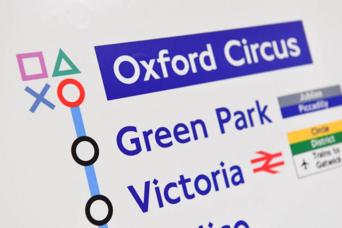 Videojáték-barlanggá alakult a londoni metró 1