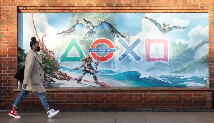 Videojáték-barlanggá alakult a londoni metró 3