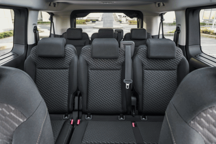 Újabb zöld rendszámos játékos a nagycsaládos autók között 2 | Vezess Újabb zöld rendszámos játékos a nagycsaládos autók között 2