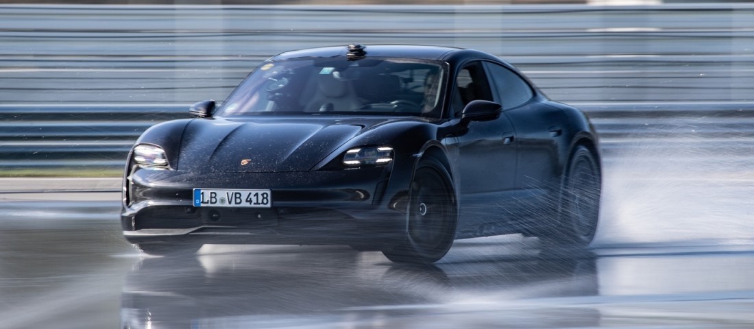 Taycannal állították be a leghosszabb villanyautós drift rekordját