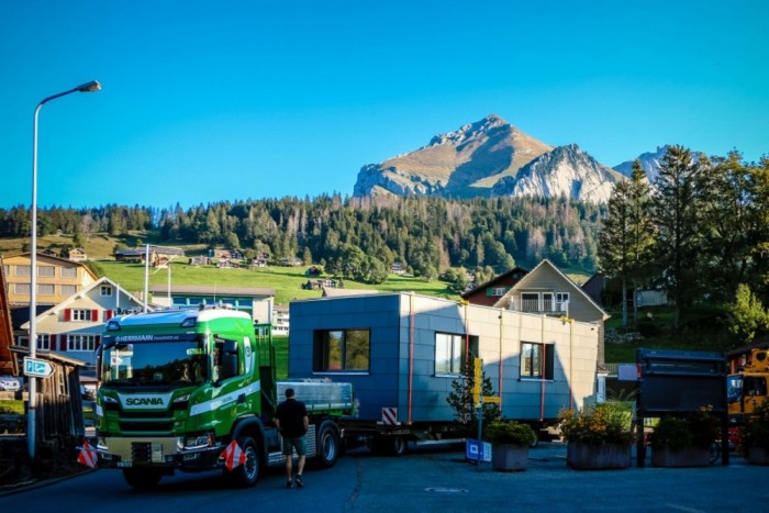 Túlméretes szállítmányokkal is elbír ez a kicsike Scania