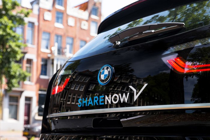 A Stellantis megveszi a BMW és a Mercedes autómegosztóját