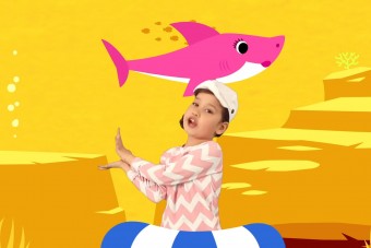 Cápákkal daloló kisgyerekek a YouTube új királyai