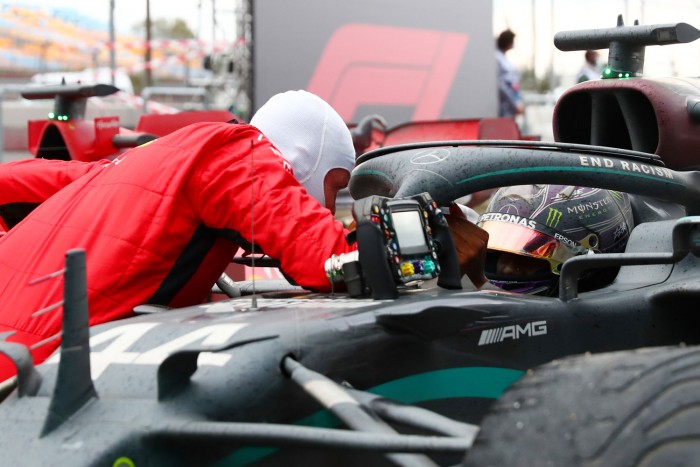 F1: Így gratulált Vettel Hamilton hét bajnoki címéhez