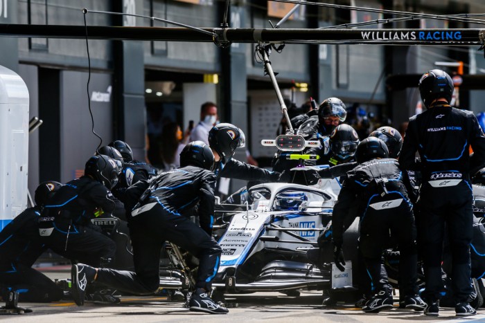 Újabb koronavírus-fertőzöttek a Forma-1-ben