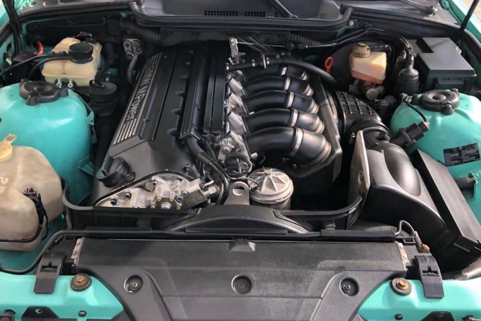 A mentazöld M3-as BMW beleég a retinádba 6