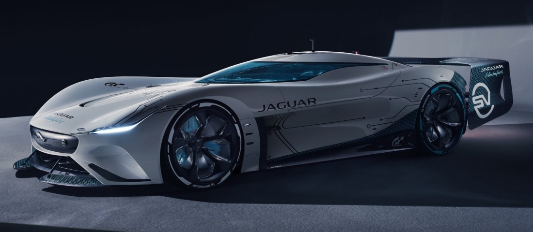 Elképesztő virtuális versenyautót épített a Jaguar