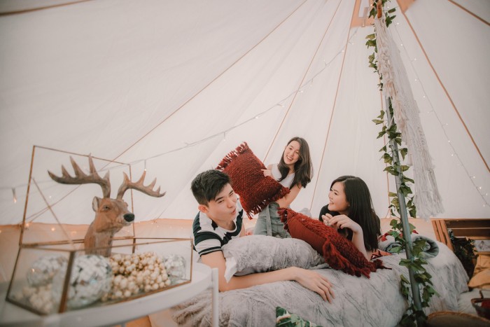 Járatok híján sátrazni kezdtek a világ legjobb repterén 6 | Vezess Járatok híján sátrazni kezdtek a világ legjobb repterén 6