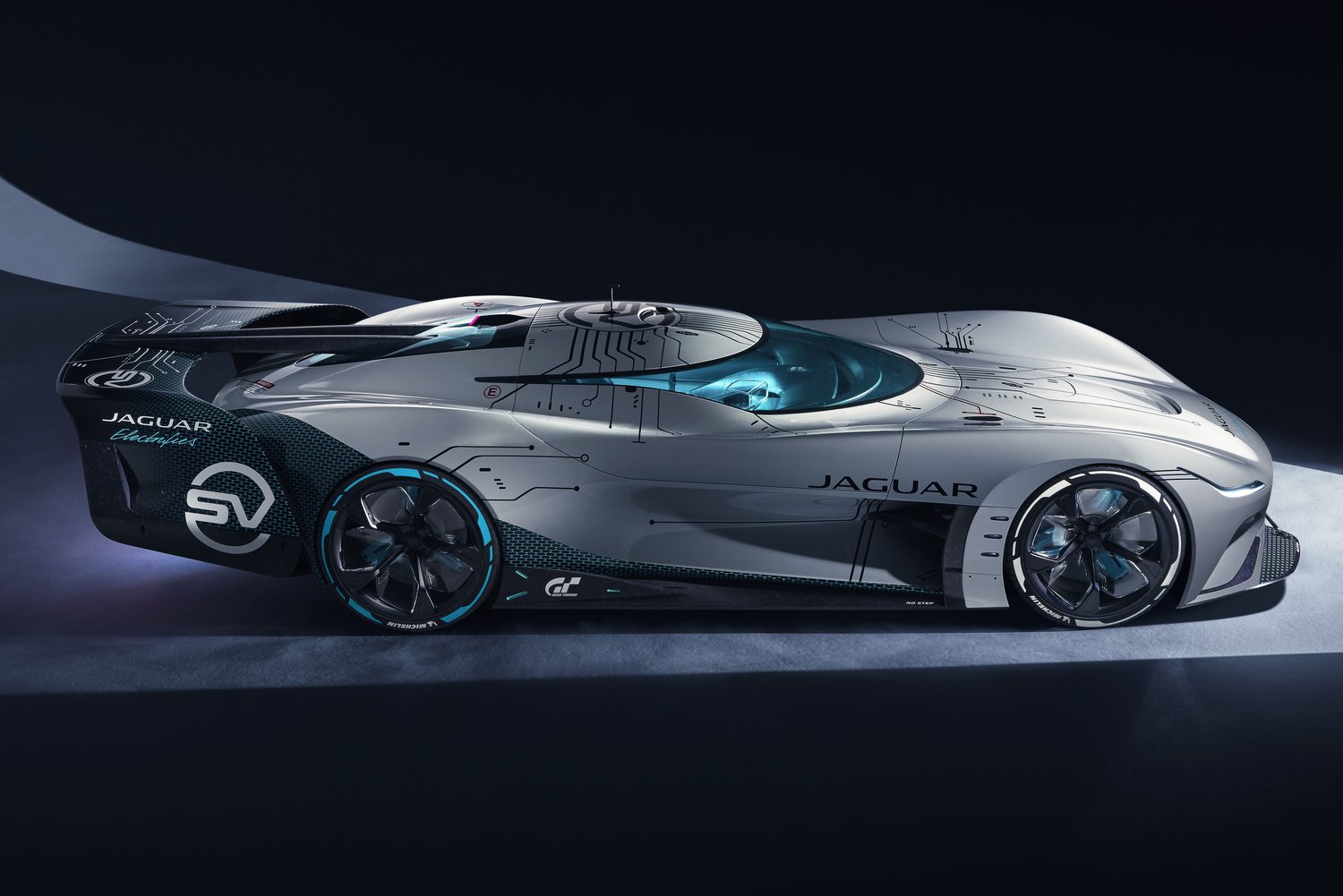 Elképesztő virtuális versenyautót épített a Jaguar 6