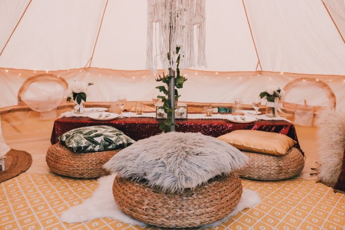 Járatok híján sátrazni kezdtek a világ legjobb repterén 4 | Vezess Járatok híján sátrazni kezdtek a világ legjobb repterén 4