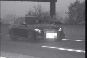 Akár börtönbe is kerülhet a 244 km/órával gyorshajtó Mercedes sofőrje