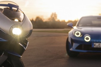 Retro sportmotort ihletett a retro sportautó