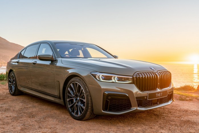 Aranyvirágok nőnek ebben az autóban 7