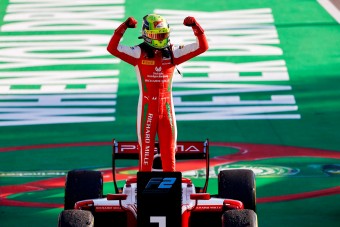 Schumacher a bajnok az F1 előszobájában