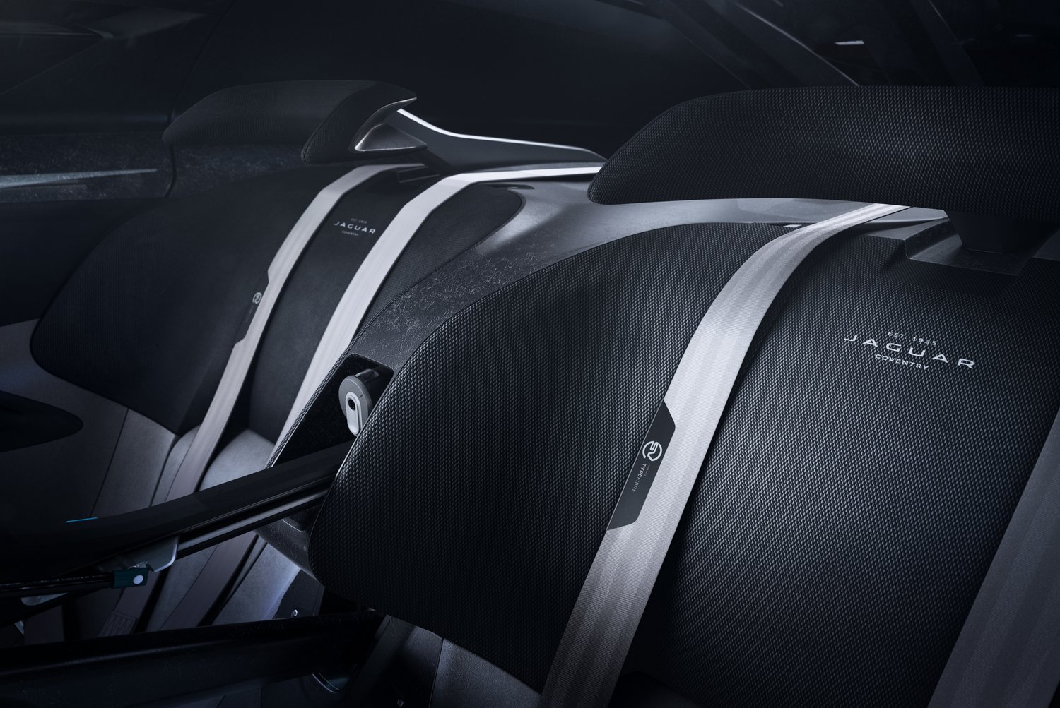 Elképesztő virtuális versenyautót épített a Jaguar 13
