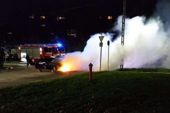 Nézni is fáj, ahogy kigyulladt egy Audi Békéscsabán