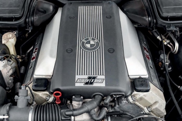 Nem volt elég jó a BMW M3, ezért megvette a ritka, Hartge 540-est 6