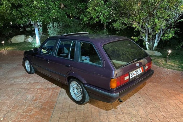 Kevés BMW E30-as készült ilyen egyedülálló színben