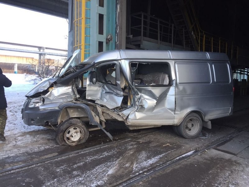 Vonat által vész el, ki sínekre tolat meggondolatlanul 1 | Vezess Vonat által vész el, ki sínekre tolat meggondolatlanul 1