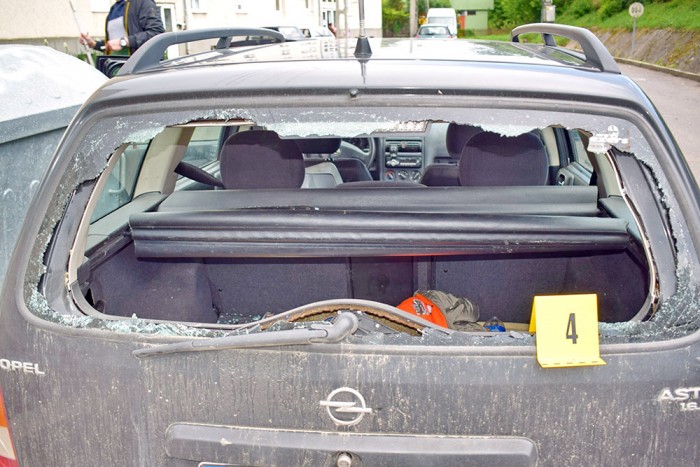 Olyan pipa lett egy borsodi nő, hogy a saját autóját is szétverte egy husánggal 1