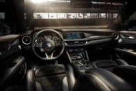 Új csúcsverziót kap a legnagyobb Alfa Romeo 13